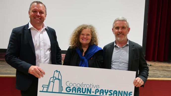 Sébastien Blot (à g.), directeur de la coopérative Garun-Paysanne, et Jean-Luc Cade, son président, ont invité Sylvie Brunel, lors de leur AG du 25 novembre.